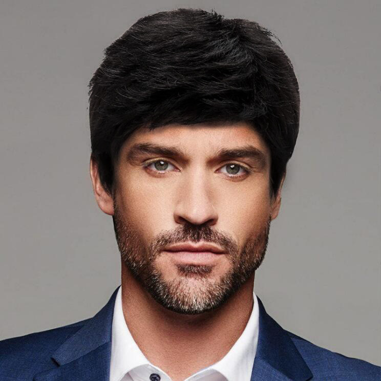 NF-30022 Klasiskā īsa viļņotā parūka sievietēm ar slīpām bangs, augstas temperatūras šķiedras, atjaunojošs efekts