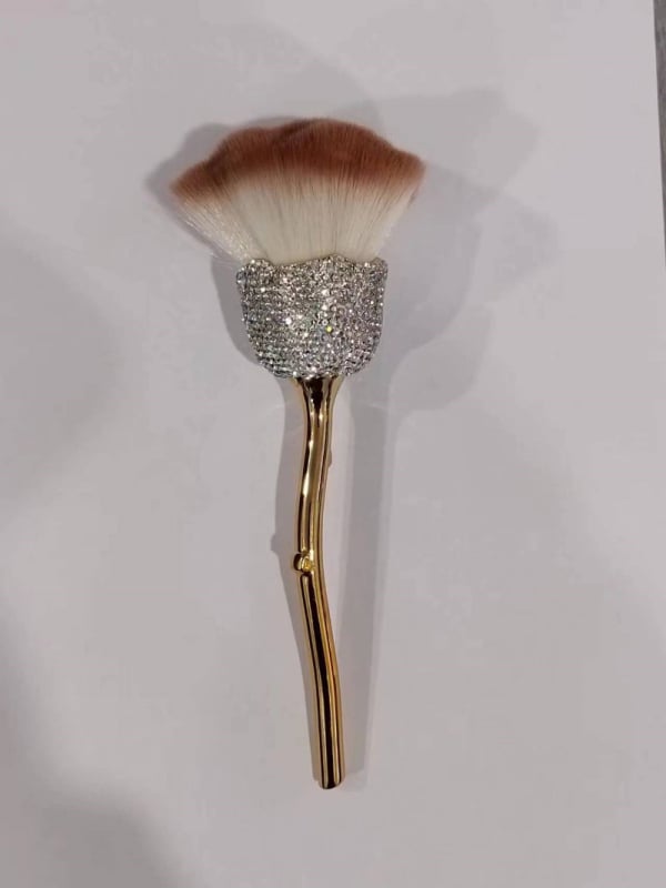 Pudros šepetėlis su sintetinių plaukelių, plastikinė rankenėlė, vieno vieneto pakuotė