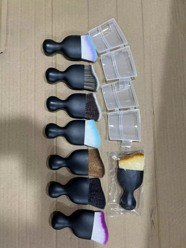 Automobilių plovimo šepetėlis su išlenktu dizainu – išlenkta šepetė, dulkių pašalinimas, daugiafunkcinis oro išleidimo angų valymas; Medžiaga: ABS; Kilmės vieta: Shenzhen; Prekės ženklas: aidilya; Apdorojimo pritaikymas: Taip