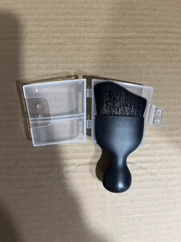 Automobilių plovimo šepetėlis su išlenktu dizainu – išlenkta šepetė, dulkių pašalinimas, daugiafunkcinis oro išleidimo angų valymas; Medžiaga: ABS; Kilmės vieta: Shenzhen; Prekės ženklas: aidilya; Apdorojimo pritaikymas: Taip