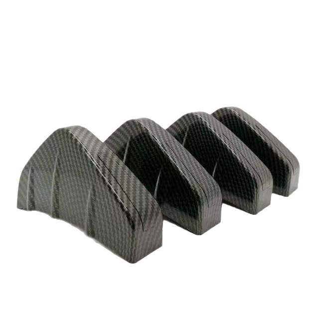 Automobilio kėbulo aerodinaminių dalių rinkinys: užpakalinis spoileris žuvies formos, užpakalinė lūpa, mažas apvalkų buferis ir važiuoklės difuzorius; pritaikymas galimas