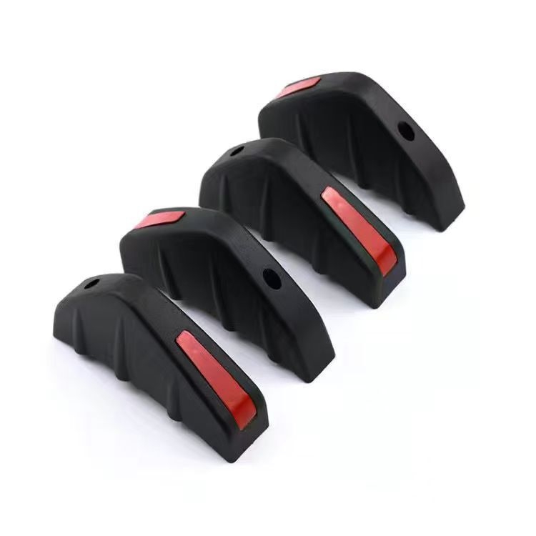 Automobilio kėbulo aerodinaminių dalių rinkinys: užpakalinis spoileris žuvies formos, užpakalinė lūpa, mažas apvalkų buferis ir važiuoklės difuzorius; pritaikymas galimas