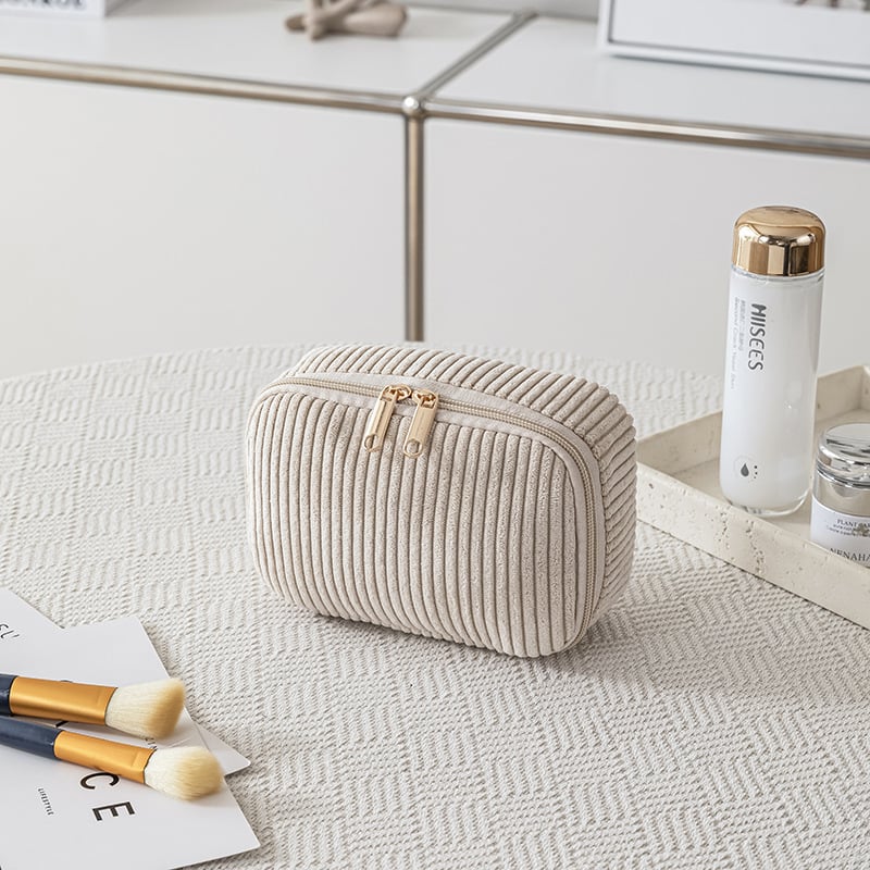 Si difu Velvet kozmetička torbica — pliš materijal, kvadratni oblik, organizator za šminku za putovanja