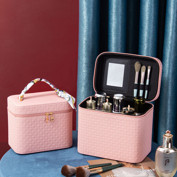 Φορητό καλλυντικό νεσεσέρ από PU δέρμα, γεωμετρικό μοτίβο, κλείσιμο με φερμουάρ, χειρολαβή, με επεκτειόμενο στρώμα