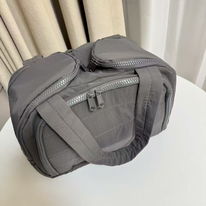 Geantă de cosmetică de mână cu capacitate mare, exterior din nylon, căptușeală din poliester, design monocrom, stil urban simplu, unisex, primăvara 2024