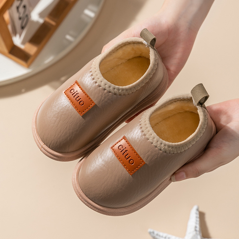 Παιδικές παντόφλες εσωτερικού χώρου από τεχνητό δέρμα, σόλα PVC, παχύς πάτος, μονόχρωμο σχέδιο, φθινοπωρινά-χειμερινά