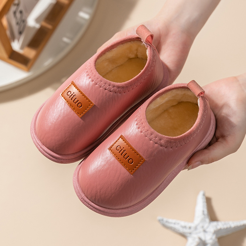 Παιδικές παντόφλες εσωτερικού χώρου από τεχνητό δέρμα, σόλα PVC, παχύς πάτος, μονόχρωμο σχέδιο, φθινοπωρινά-χειμερινά