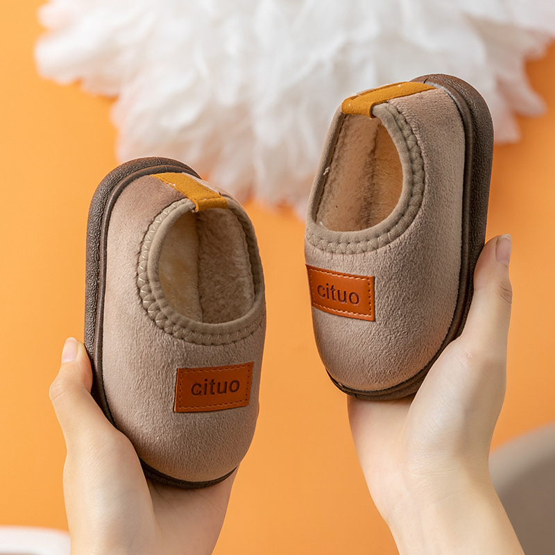 Παιδικές παντόφλες εσωτερικού χώρου από τεχνητό δέρμα, σόλα PVC, παχύς πάτος, μονόχρωμο σχέδιο, φθινοπωρινά-χειμερινά