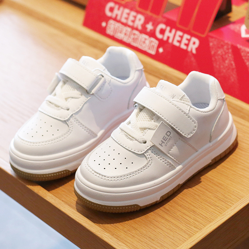 Παιδικά αθλητικά παπούτσια με αναπνεόμενο επάνω μέρος από microfiber δέρμα, PVC σόλα, κατάλληλα για καλοκαίρι