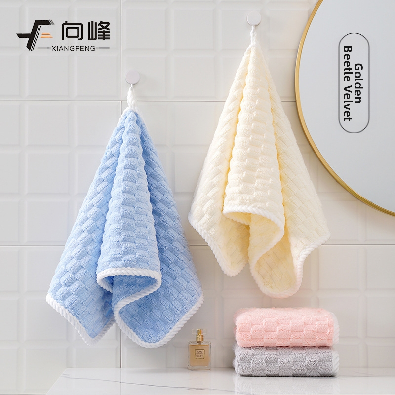 Koralinio fliso rankšluostis suaugusiems ir vaikams, veido rankšluostį veidui ir kūnui, sugeria, su siūlėmis prie kraštų, 150D, 80–100 g