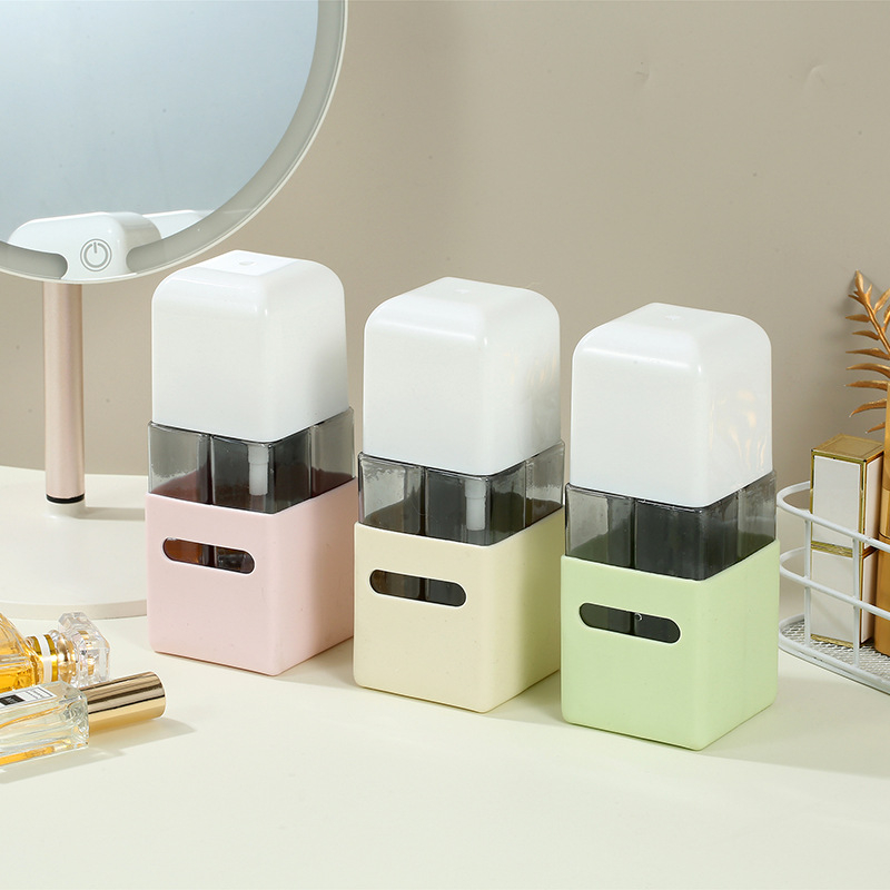 4–in–1 utazási üvegkészlet: permetezős testápoló üveg, sampon- és tusfürdő üvegek; anyag PP+PET szilikon burkolat; gyártva blow molding