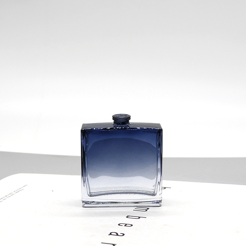 Daniel kristályüveg parfümös üvege, négyszögletes bayonet záróval, permetező üveg, logónyomtatás elérhető