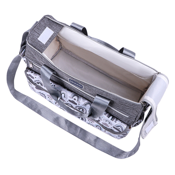 Τσάντα για πάνες — πολυλειτουργική, ελαφριά, καπιτονέ (ύφασμα πολυεστέρας; επένδυση νάιλον; γεωμετρικό μοτίο; καμπύλη ιμάντας ώμου)