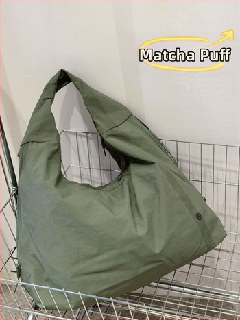 Τσάντα ώμου Bou bou, ύφασμα αλεξίπτωτου, οριζόντιο τετράγωνο σχήμα, φερμουάρ, επένδυση από βαμβάκι, εσωτερική θήκη για φορητό υπολογιστή με λαμιναρισμένο φερμουάρ