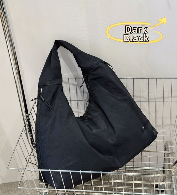 Bou bou plecu soma, parašū audums, horizontāla kvadrātforma, rāvējslēdzējs, kokvilnas odere, iekšējā kabata portatīvajam datoram un laminēta rāvējslēdzēja kabata