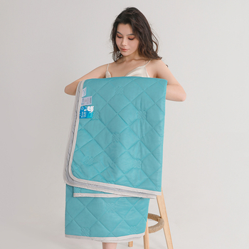 Pavasario–vasaros cheminė pluošto antklodė, pritaikytas apdorojimas, neįprastas audimas, svoris 1,0–1,5 kg