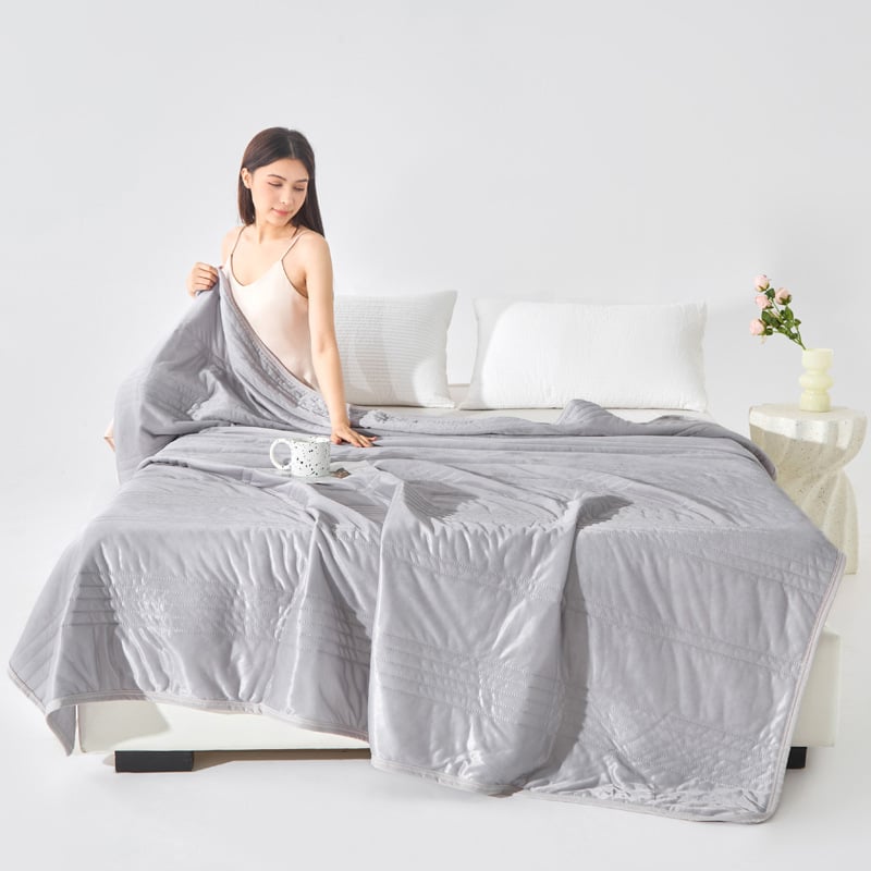 Pavasario–vasaros cheminė pluošto antklodė, pritaikytas apdorojimas, neįprastas audimas, svoris 1,0–1,5 kg