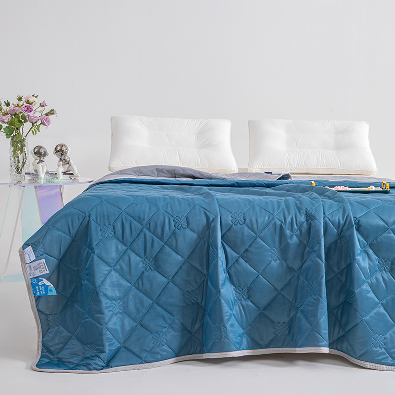 Pavasario–vasaros cheminė pluošto antklodė, pritaikytas apdorojimas, neįprastas audimas, svoris 1,0–1,5 kg