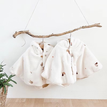 Παιδικός μανδύας με αποσπώμενη κουκούλα, βελούδινο ύφασμα Coral Vinylon (91–95%), επένδυση πολυεστερική, παχύς για χειμώνα