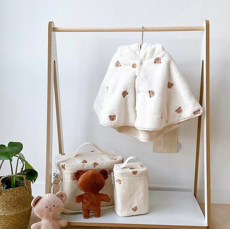 Παιδικός μανδύας με αποσπώμενη κουκούλα, βελούδινο ύφασμα Coral Vinylon (91–95%), επένδυση πολυεστερική, παχύς για χειμώνα