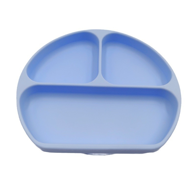 Dječji silikonski tanjur s usisnom čašicom i podijeljenim pretincima, okruglog oblika, pogodan za mikrovalnu