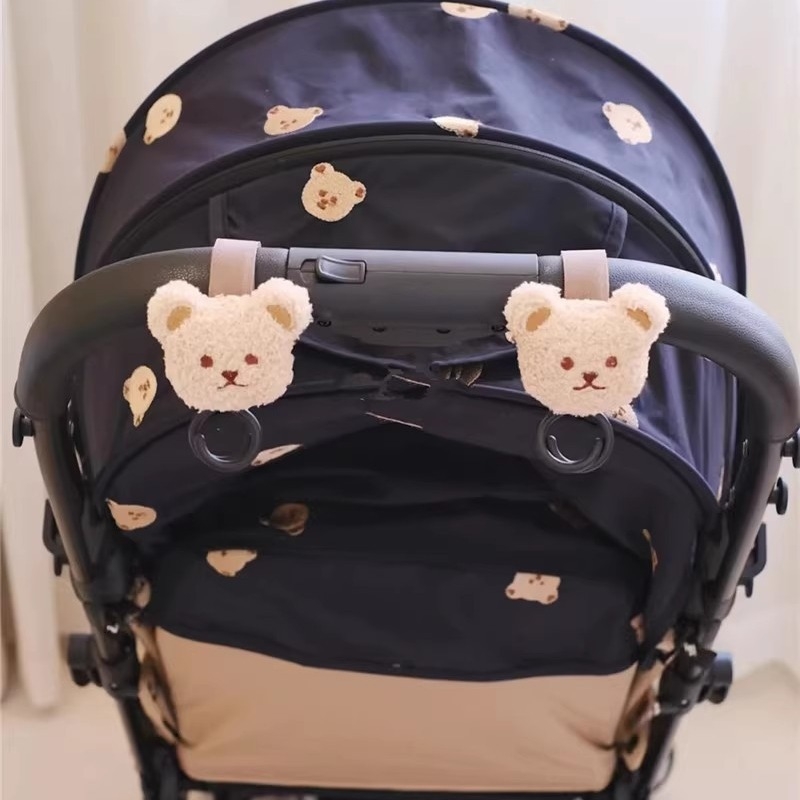 Vežimėlio kablys su meškiuko galva iš pūkų, Korėjietiško stiliaus siuvinėjimas, Velcro tvirtinimas — Kategorija: Dalys, Medžiaga: Pliušas, Prekės ženklas: Kita, Importuotas: Ne