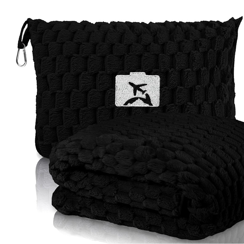 Фланелен пътуващ одеяло с бродирано лого и сгъваемо отделение за съхранение — полиестер, тегло 800–1000 г, подходящо за всички сезони, геометричен мотив