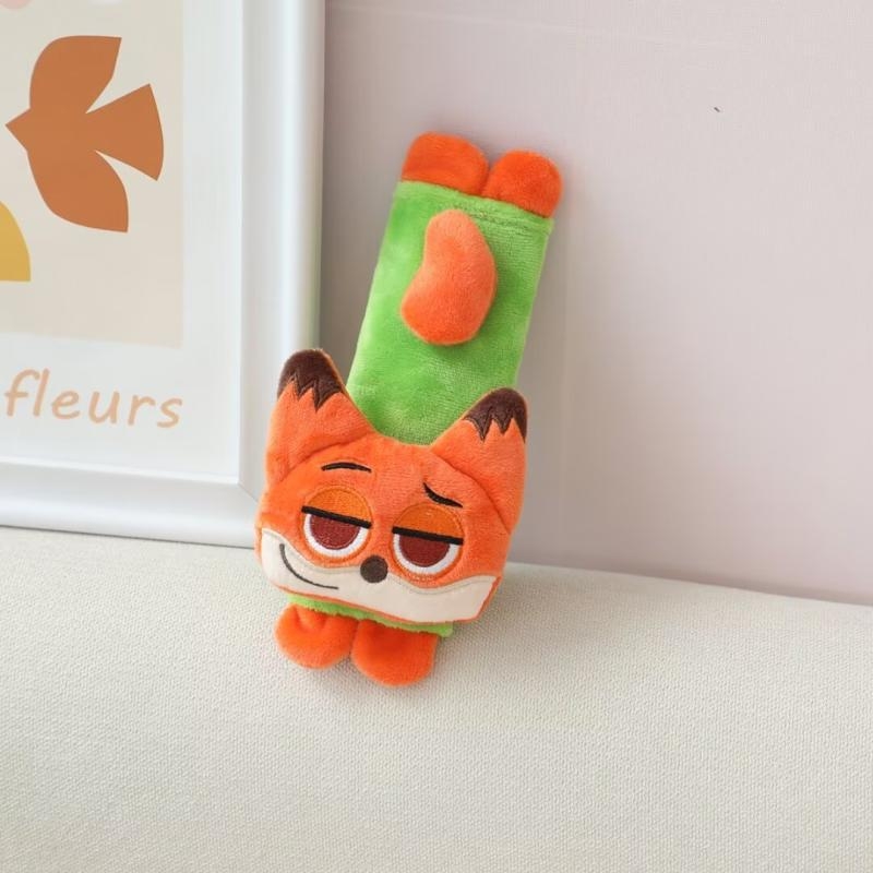 Automobilio pliušinis pagalvėlis su PP medvilnės užpildais – mielas gyvūnų raštas – animacinio stiliaus