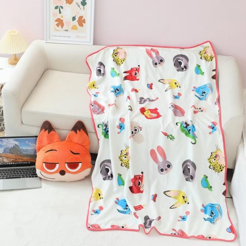 Automobilio pliušinis pagalvėlis su PP medvilnės užpildais – mielas gyvūnų raštas – animacinio stiliaus