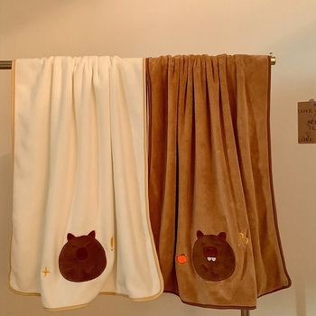 Longshen 2gab dviešu dvieļu komplekts ar morča tēmu, korālā samta, 150D, 300–400 g, izšūta kapibara karikatūra