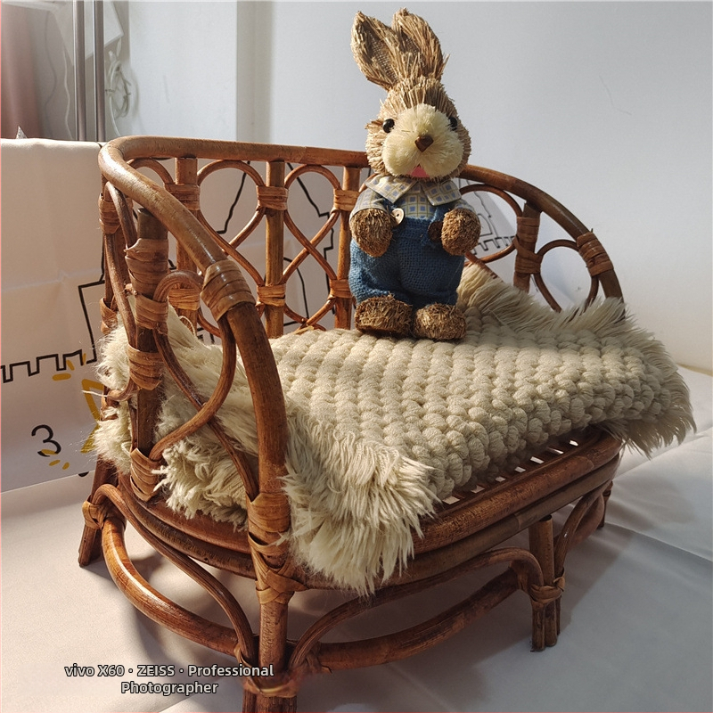 Ратанов фотостол за снимки — Kitten; Материал: ратан; Подходящ за снимки на облекло; Тегло: 1,3 кг; Аксесоар за фото студио за новородени