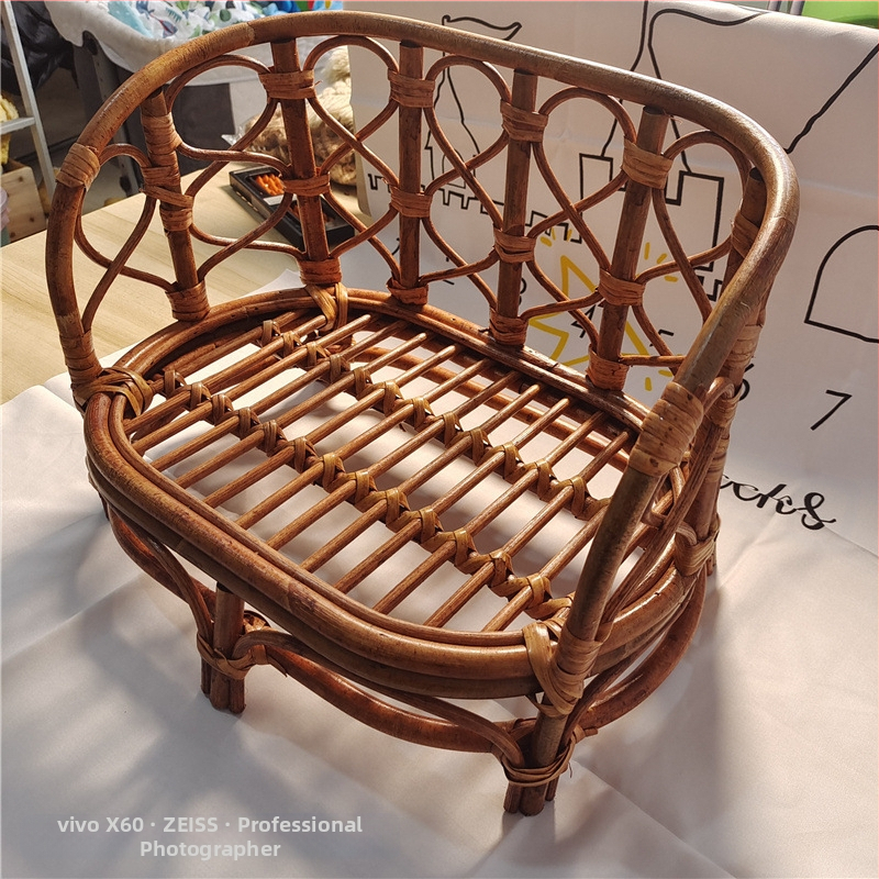 Ратанов фотостол за снимки — Kitten; Материал: ратан; Подходящ за снимки на облекло; Тегло: 1,3 кг; Аксесоар за фото студио за новородени