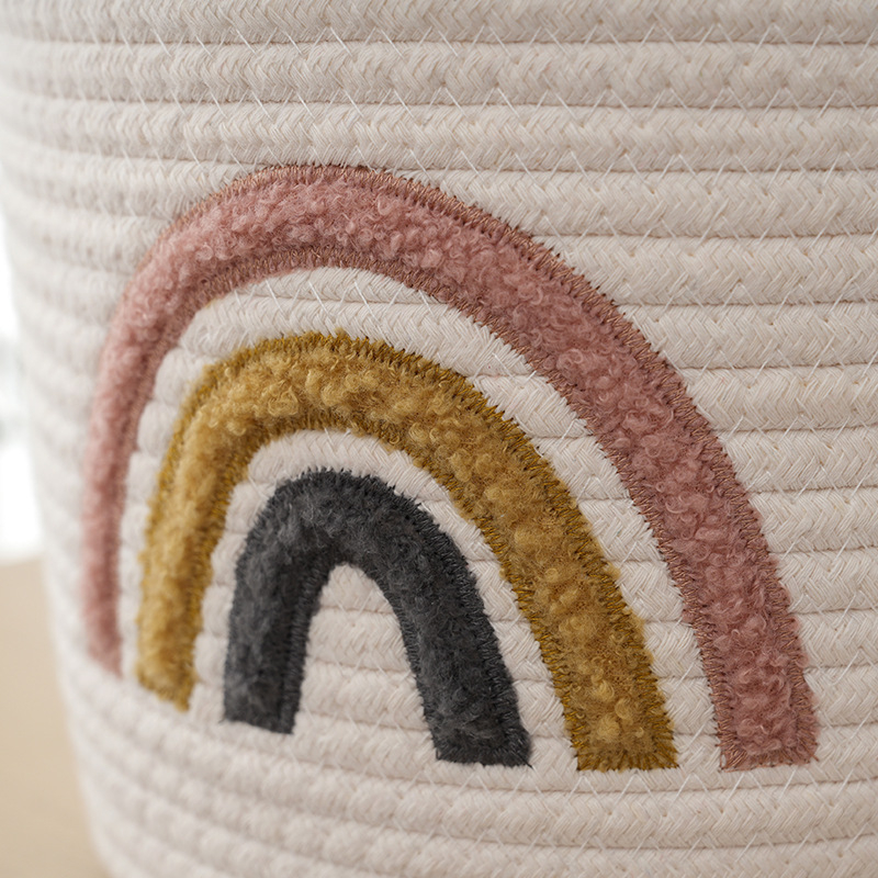 Medvilniniu siūlu pintas laikymo krepšys su rankena, siuvinėtas — mielo animacinio stiliaus, stalo organizatorius mažiems daiktams ir žaislams