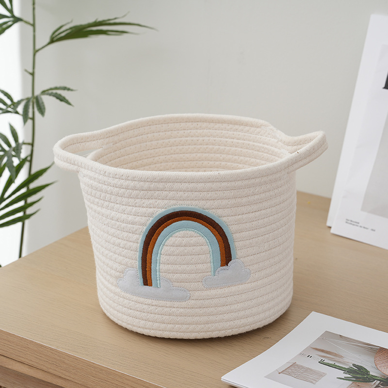 Medvilniniu siūlu pintas laikymo krepšys su rankena, siuvinėtas — mielo animacinio stiliaus, stalo organizatorius mažiems daiktams ir žaislams