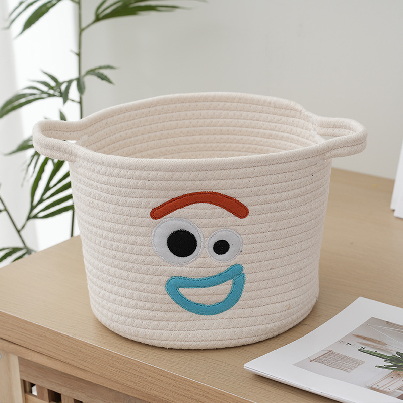 Medvilniniu siūlu pintas laikymo krepšys su rankena, siuvinėtas — mielo animacinio stiliaus, stalo organizatorius mažiems daiktams ir žaislams