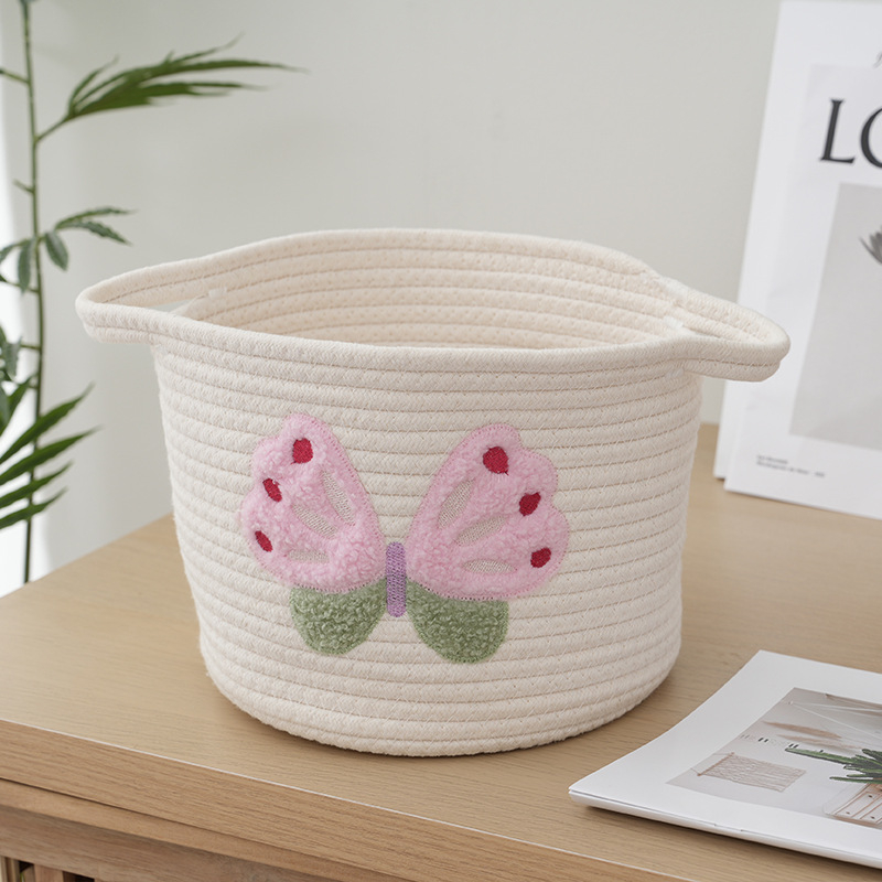 Medvilniniu siūlu pintas laikymo krepšys su rankena, siuvinėtas — mielo animacinio stiliaus, stalo organizatorius mažiems daiktams ir žaislams