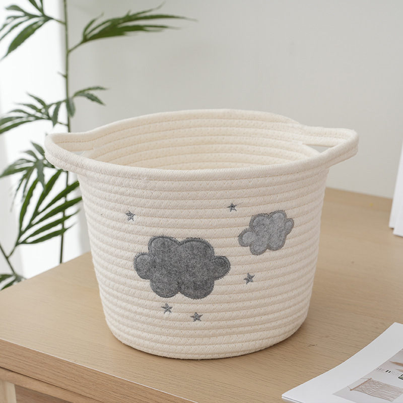 Medvilniniu siūlu pintas laikymo krepšys su rankena, siuvinėtas — mielo animacinio stiliaus, stalo organizatorius mažiems daiktams ir žaislams