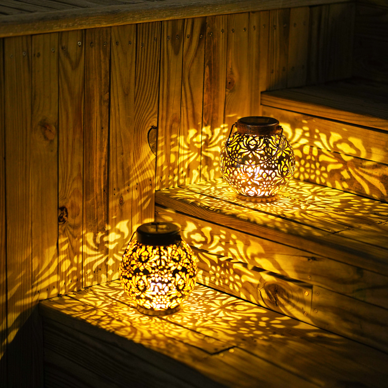 Ketaus sodo žibintas su saulės energija, žiedų projekcija, LED, IP55, 0.06W, 6–12 val., modelis GZ-0032