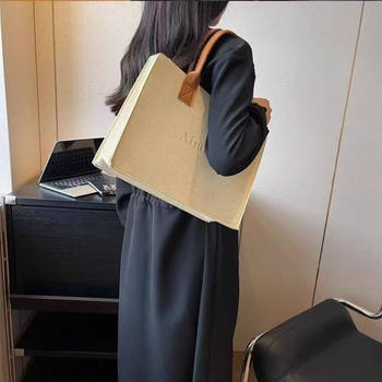 Torba od filca za poklon s otisnutim logom, lasersko graviranje, mogućnost prilagodbe, opušteni stil