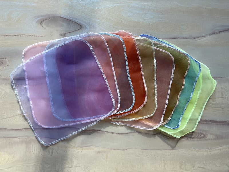 Montessori medžiaginė kūdikio žaislas pirštų treniravimui ir sensorinei plėtrai, 0–3 m.; Prekės ženklas Qing and; Pakuotė: maišelyje; Medžiaga: audinys; Įgūdžiai: rankų-akies koordinacija, sensoriniai pojūčiai, emocijos, tėvų ir vaiko bendravimas