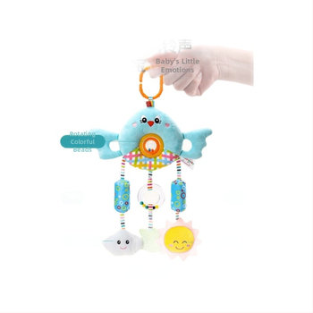 Kūdikių vežimėlio pakabukas žaislas su pūkuota lėlyte, zvoneliu — 1 vnt., be amžiaus apribojimų, kitų gebėjimų plėtra, anime paveikslėlis prieinamas, vaizdo įrašų vadovas prieinamas