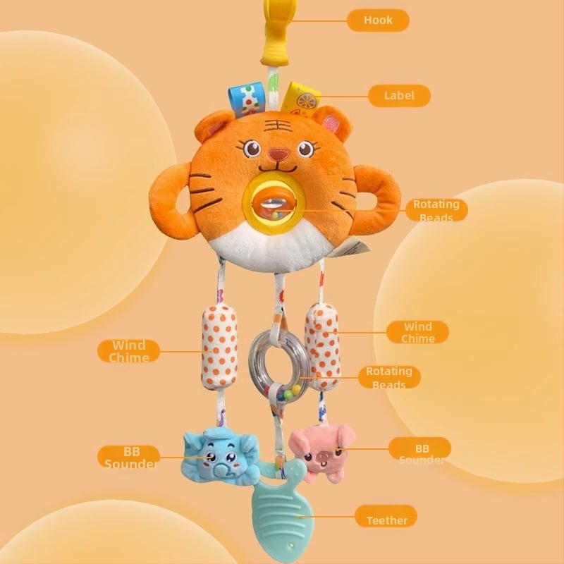 Kūdikių vežimėlio pakabukas žaislas su pūkuota lėlyte, zvoneliu — 1 vnt., be amžiaus apribojimų, kitų gebėjimų plėtra, anime paveikslėlis prieinamas, vaizdo įrašų vadovas prieinamas