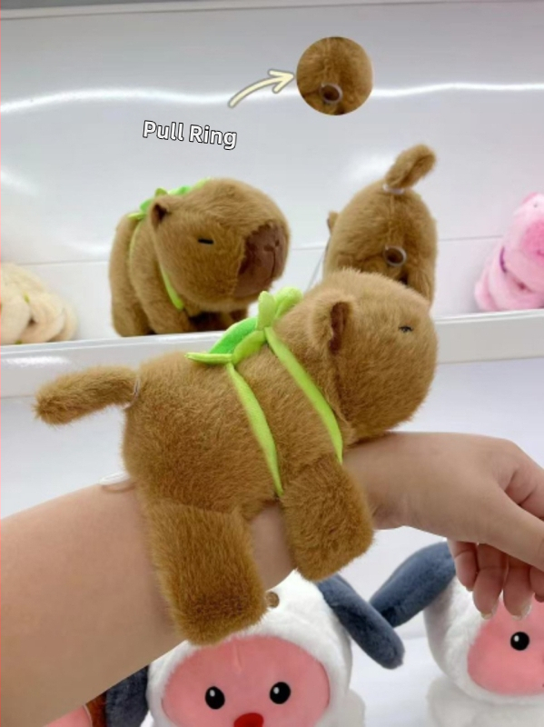 Kapibara pliušinis žaisliukas – apyrankė, užpildas PP medvilnė, labai minkštas trumpas pūkelių pliušas, 7–14 metų