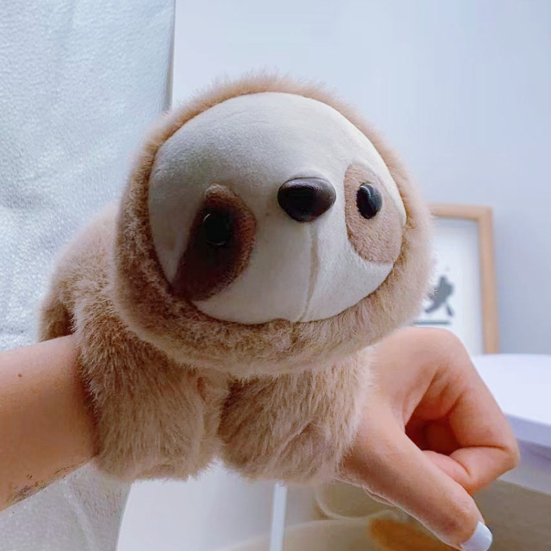 Kapibara pliušinis žaisliukas – apyrankė, užpildas PP medvilnė, labai minkštas trumpas pūkelių pliušas, 7–14 metų