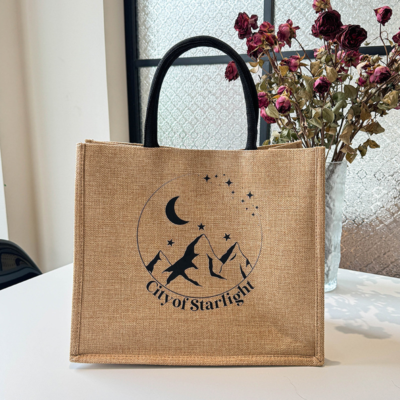 Nylon tote táska, vízszintes négyzet alakú, mágneszár, belső cipzáras zseb, közepes méret
