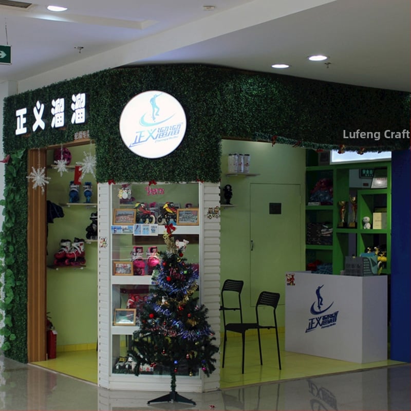 Dirbtinių augalų sienos fono dekoras parduotuvei — Green Craft, plastikas, injekcinis liejimas, įvairovė: Žalias ridikas, Panaudojimas: Dekoras, Lauko naudojimas, Vestuvės, Fotografijos rekvizitas