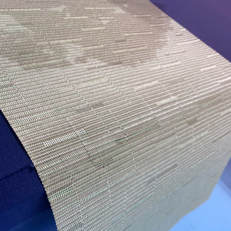 PVC stalo takelis, 70% PVC ir 30% poliesteris, vientisos spalvos, neslidus ir atsparus karščiui, šiuolaikinio minimalistinio stiliaus.