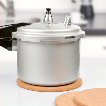 Κυκλική ξύλινη επιφάνεια τραπεζιού για μόνωση θερμότητας — υλικό: ξύλο; σχήμα: κυκλικό; μη ηλεκτρικό