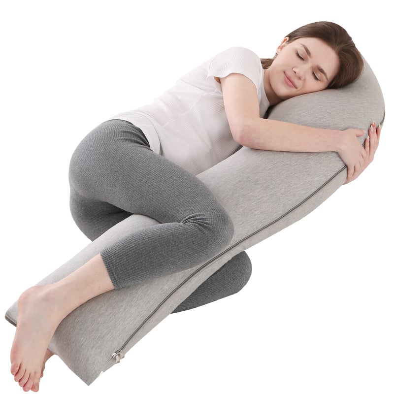 Adīti J formas grūtnieču spilvens ar vidukļa atbalstu, poliestera šķiedras pildījums, svars 1,9 kg, pielāgošana pieejama