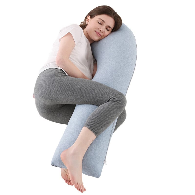 Adīti J formas grūtnieču spilvens ar vidukļa atbalstu, poliestera šķiedras pildījums, svars 1,9 kg, pielāgošana pieejama